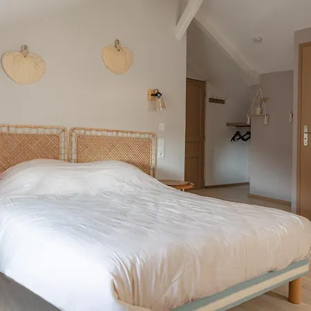 Prázdninový dům Lunaben-maison En Pierres Avec Piscine