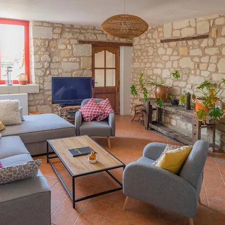 Prázdninový dům Lunaben-maison En Pierres Avec Piscine