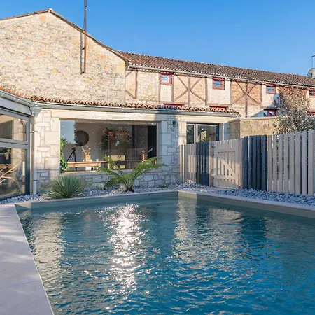 Prázdninový dům Lunaben-maison En Pierres Avec Piscine Doué-la-Fontaine